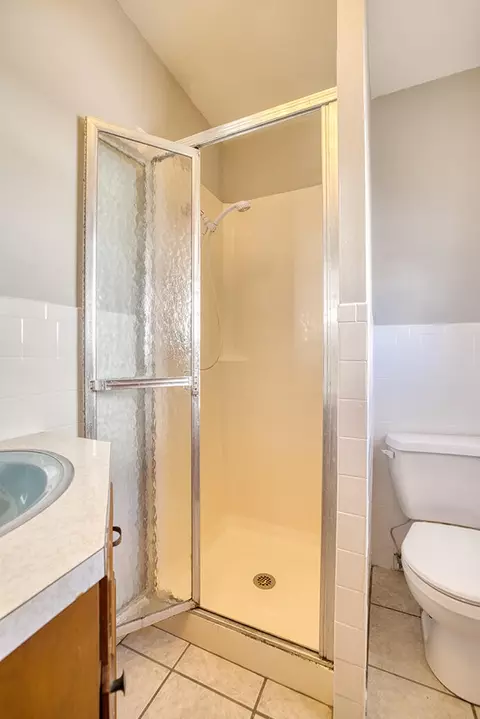 Bath - 115 N Walnut Ave, Republic, MO 65738 photo 3 of 4