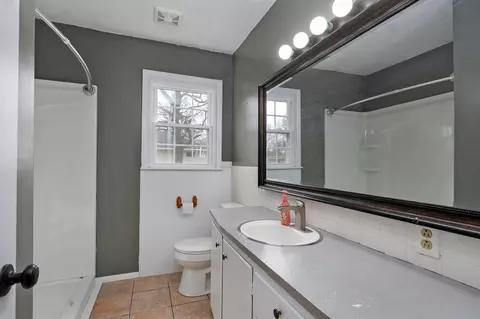 Bath - 300 Bray Dr, Willard, MO 65781 photo 2 of 3