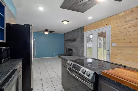 Kitchen - 300 Bray Dr, Willard, MO 65781 photo 4 of 4