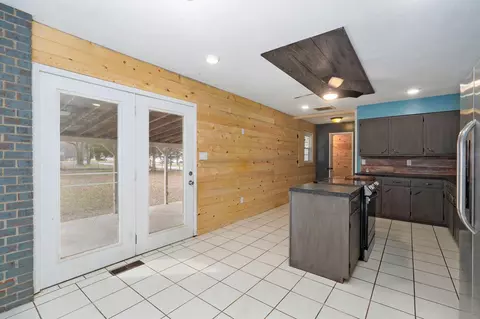 Kitchen - 300 Bray Dr, Willard, MO 65781 photo 3 of 4