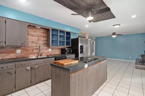 Kitchen - 300 Bray Dr, Willard, MO 65781 photo 2 of 4