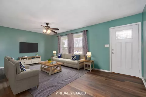 Living - 300 Bray Dr, Willard, MO 65781 photo 2 of 4