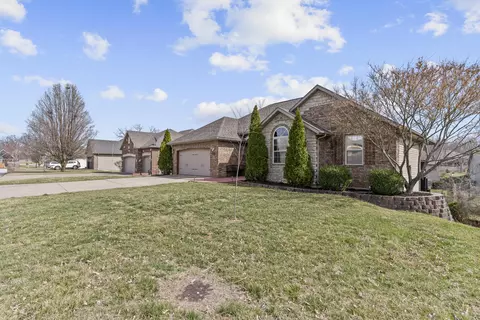 Exterior - 910 E Welch St, Nixa, MO 65714 photo 5 of 20