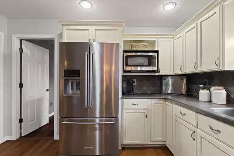 Kitchen - 910 E Welch St, Nixa, MO 65714 photo 4 of 4