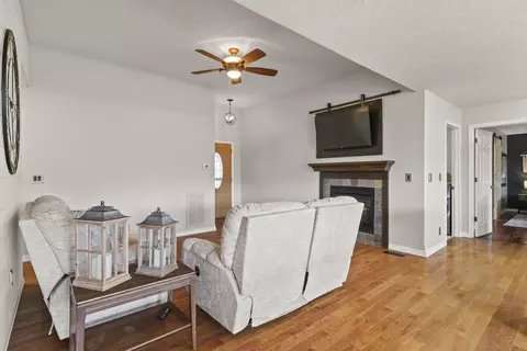Living - 910 E Welch St, Nixa, MO 65714 photo 4 of 7