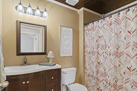 Bath - 910 E Welch St, Nixa, MO 65714 photo 3 of 4