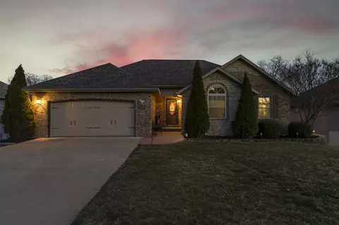 Exterior - 910 E Welch St, Nixa, MO 65714 photo 4 of 20
