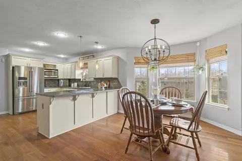 Dining - 910 E Welch St, Nixa, MO 65714 photo 2 of 3