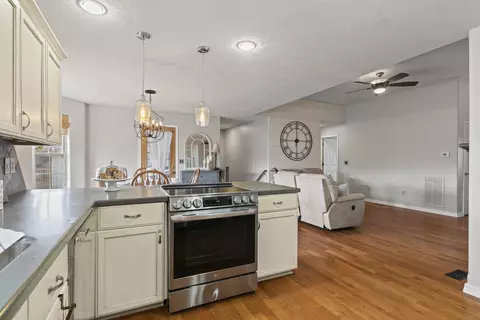 Kitchen - 910 E Welch St, Nixa, MO 65714 photo 3 of 4