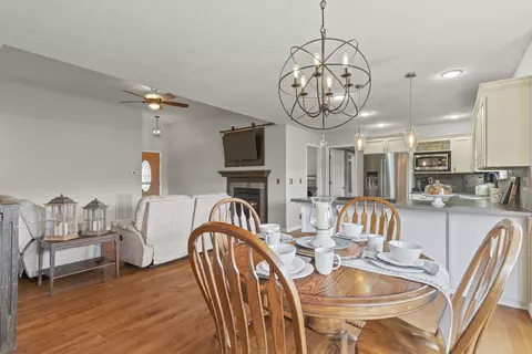 Dining - 910 E Welch St, Nixa, MO 65714 photo 3 of 3