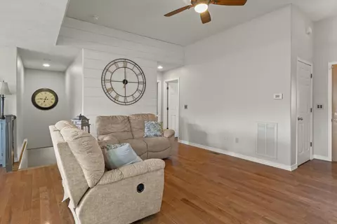Living - 910 E Welch St, Nixa, MO 65714 photo 2 of 7