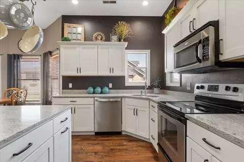 Kitchen - 94 Holly Ridge Rd, Willard, MO 65781 photo 4 of 5