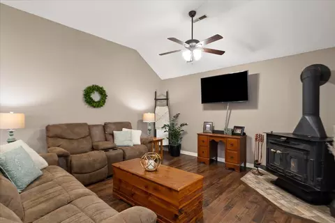 Living - 94 Holly Ridge Rd, Willard, MO 65781 photo 4 of 6