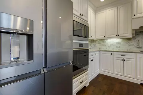 Kitchen - 874 Emerald Ter, Nixa, MO 65714 photo 5 of 6