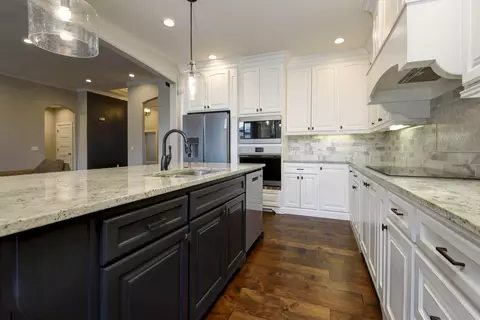Kitchen - 874 Emerald Ter, Nixa, MO 65714 photo 4 of 6