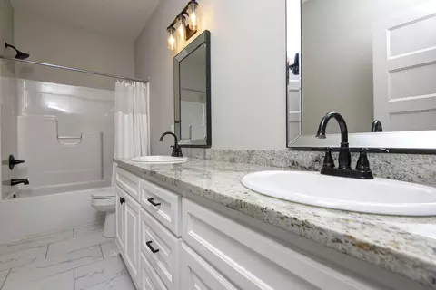 Bath - 874 Emerald Ter, Nixa, MO 65714 photo 6 of 7