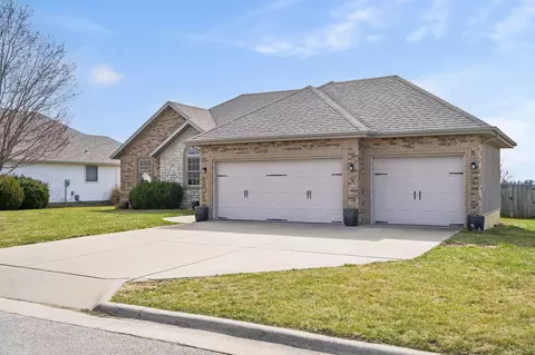 1854 E Chesapeake Dr, Ozark, MO 65721 photo 2