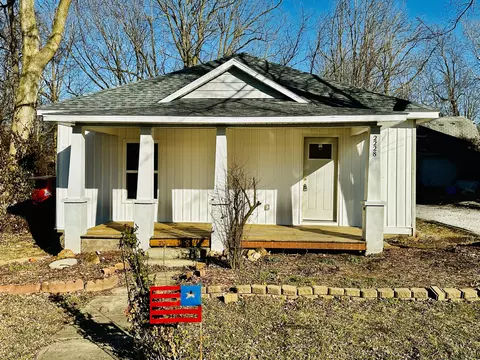 2228 N Robberson Ave, Springfield, MO 65803