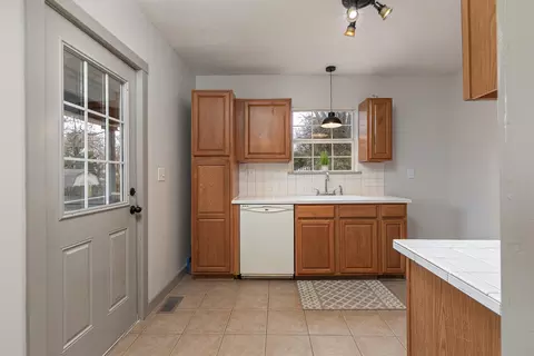 933 W Madison St, Springfield, MO 65806 photo 9