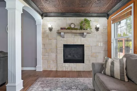 Living - 4536 S Warren Ave, Springfield, MO 65810 photo 5 of 6