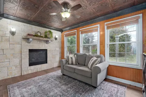 Living - 4536 S Warren Ave, Springfield, MO 65810 photo 4 of 6