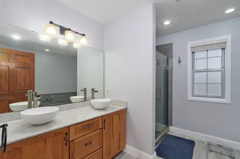 Bath - 4536 S Warren Ave, Springfield, MO 65810 photo 1 of 4