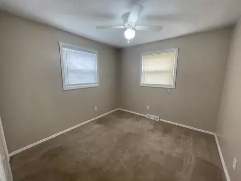 1333 S Meadowview Ave, Springfield, MO 65804 photo 12