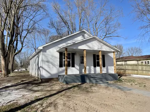 109 W Myrtle St, Aurora, MO 65605 photo 5