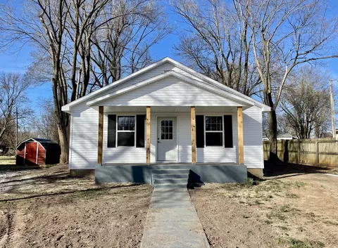 109 W Myrtle St, Aurora, MO 65605 photo 3