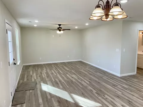 109 W Myrtle St, Aurora, MO 65605 photo 9