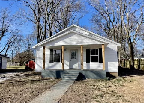 109 W Myrtle St, Aurora, MO 65605 photo 2