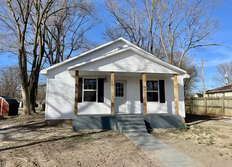 109 W Myrtle St, Aurora, MO 65605 photo 4
