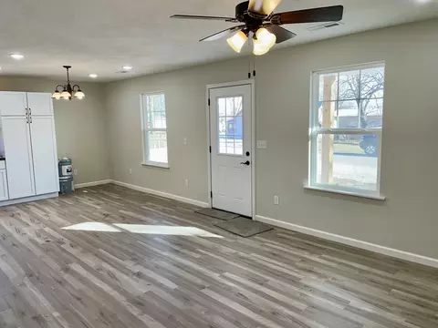 109 W Myrtle St, Aurora, MO 65605 photo 10