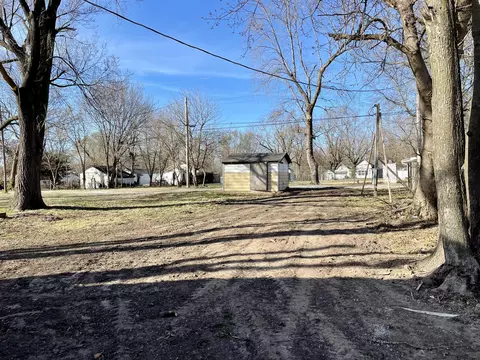 109 W Myrtle St, Aurora, MO 65605 photo 6