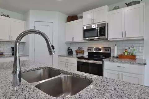 Kitchen - 5033 Cozy Ct, Springfield, MO 65802 photo 7 of 12