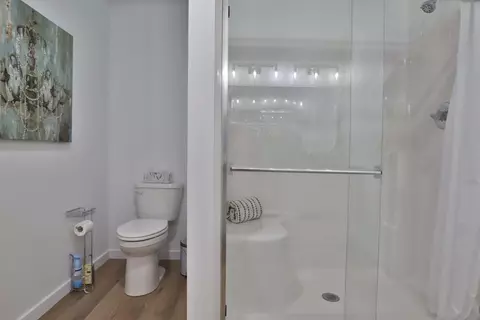 Bath - 5033 Cozy Ct, Springfield, MO 65802 photo 5 of 9