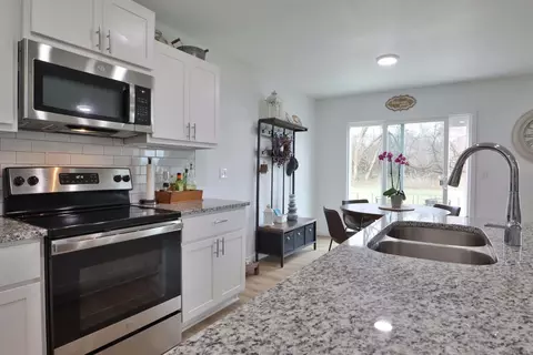 Kitchen - 5033 Cozy Ct, Springfield, MO 65802 photo 8 of 12
