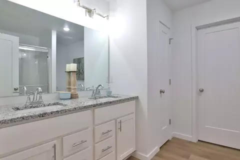 Bath - 5033 Cozy Ct, Springfield, MO 65802 photo 2 of 9