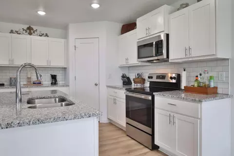 Kitchen - 5033 Cozy Ct, Springfield, MO 65802 photo 3 of 12