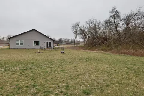Exterior - 5033 Cozy Ct, Springfield, MO 65802 photo 8 of 10