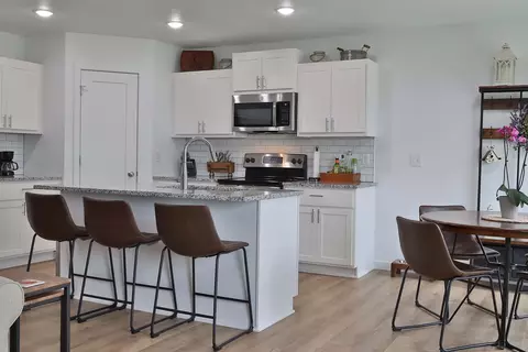Kitchen - 5033 Cozy Ct, Springfield, MO 65802 photo 9 of 12