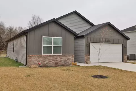 Exterior - 5033 Cozy Ct, Springfield, MO 65802 photo 3 of 10