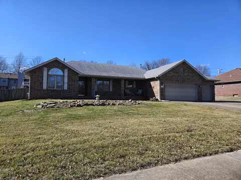 Exterior - 815 Mark St, Willard, MO 65781 photo 2 of 12