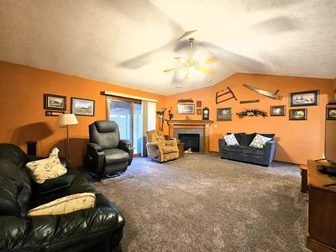 Living - 815 Mark St, Willard, MO 65781 photo 1 of 4