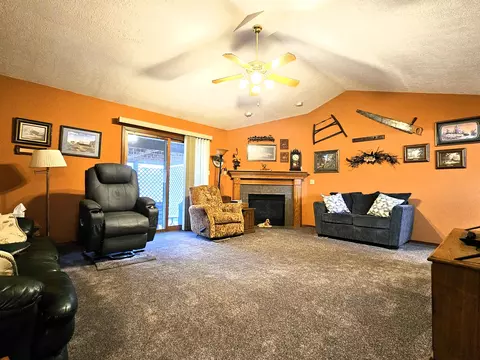 Living - 815 Mark St, Willard, MO 65781 photo 2 of 4