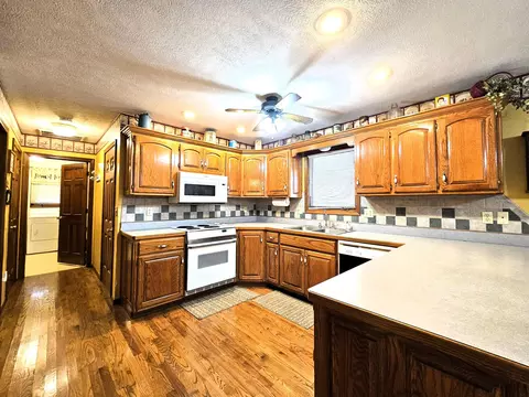 Kitchen - 815 Mark St, Willard, MO 65781 photo 2 of 6