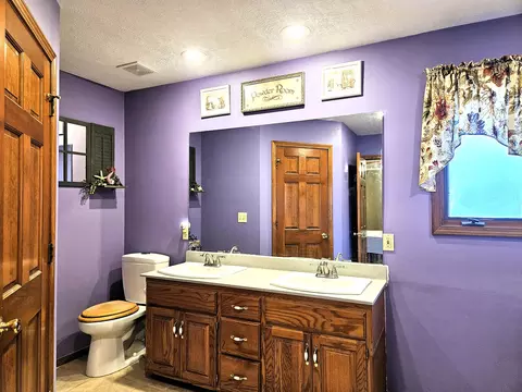 Bath - 815 Mark St, Willard, MO 65781 photo 1 of 7