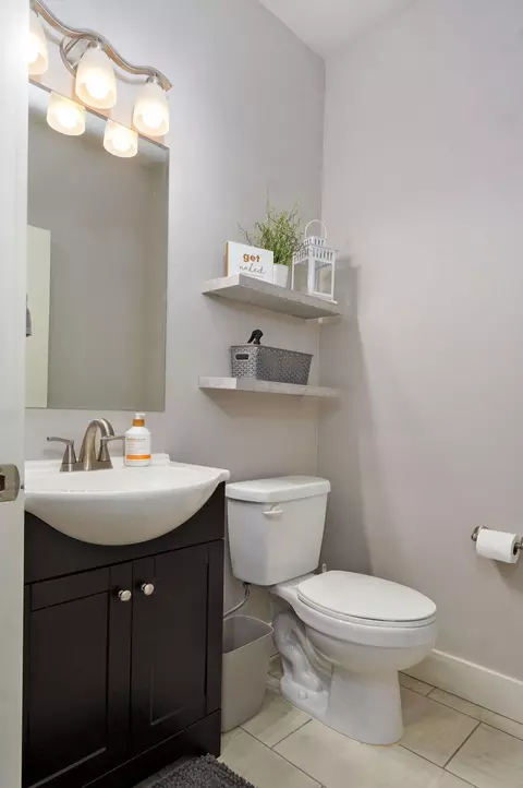 Bath - 768 E Penzance Cir, Nixa, MO 65714 photo 1 of 7