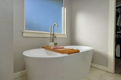 Bath - 768 E Penzance Cir, Nixa, MO 65714 photo 5 of 7