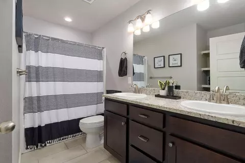 Bath - 768 E Penzance Cir, Nixa, MO 65714 photo 6 of 7
